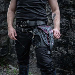 Gunslinger Stash - Classic Black and Unicornblood, Size Small