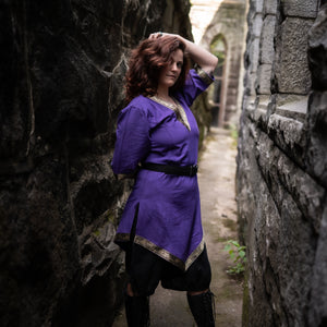 Tunique Aslaug - Violet avec Bordure Dorée