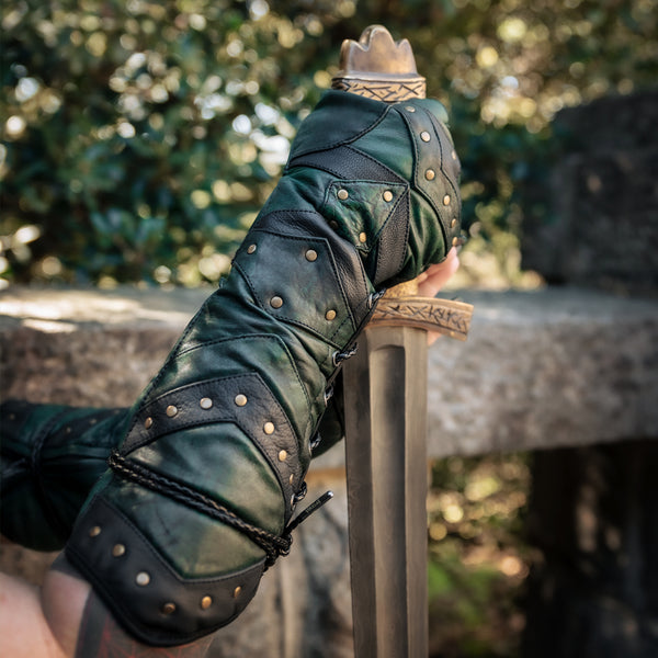 Bramblewood Gauntlets - Dragonseye Green