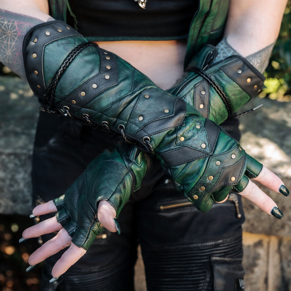 Bramblewood Gauntlets - Dragonseye Green